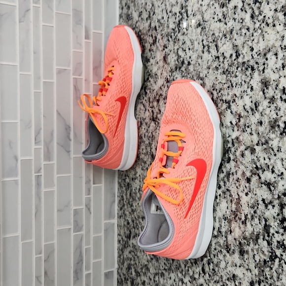 Women's Lava Glow Nike Training Zoom Fit Running Shoes 8.5 - 704658-601 sneakers - Picture 3 of 6